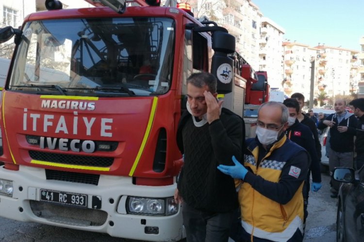 Yangında patlayan itfaiye hortumu 2 kişiyi yaraladı