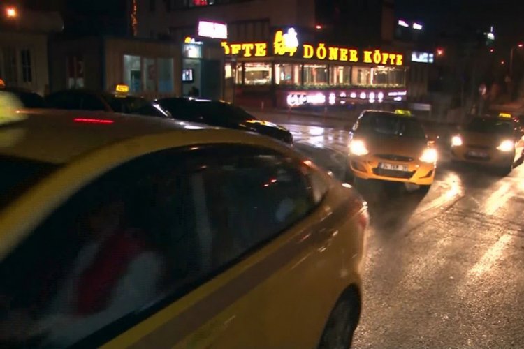 İşlerinin azalan taksiciler kiraların d&uuml;ş&uuml;r&uuml;lmesini istedi