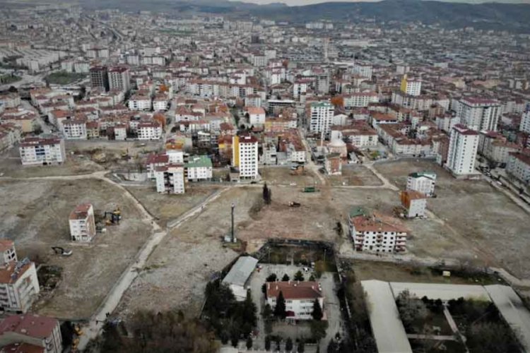 Elazığ'da 14 kişinin hayatını kaybettiği mahallenin son hali g&ouml;r&uuml;nt&uuml;lendi