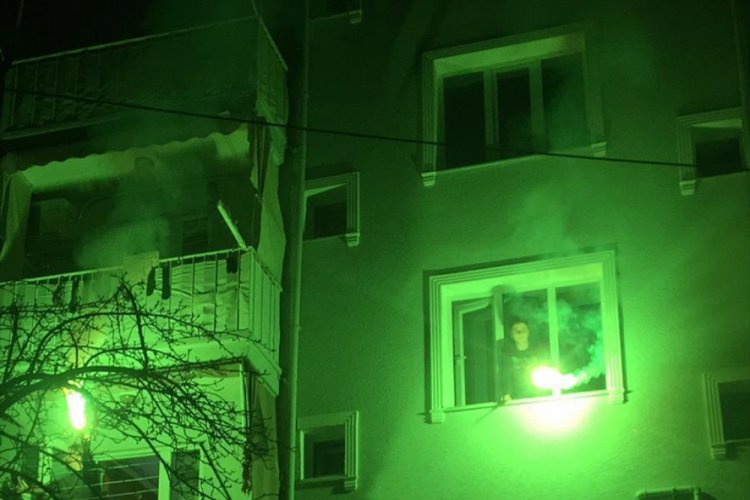 Bursaspor taraftarından meşaleli destek