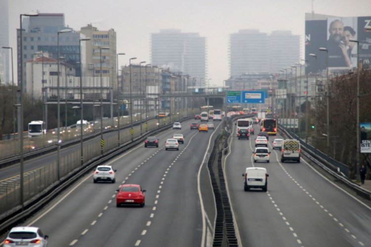 Haftanın ilk iş g&uuml;n&uuml;nde yollar boş kaldı