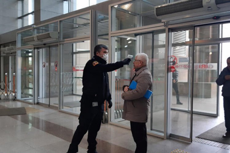 Adliyede ateş &ouml;l&ccedil;erli korona vir&uuml;s &ouml;nlemi
