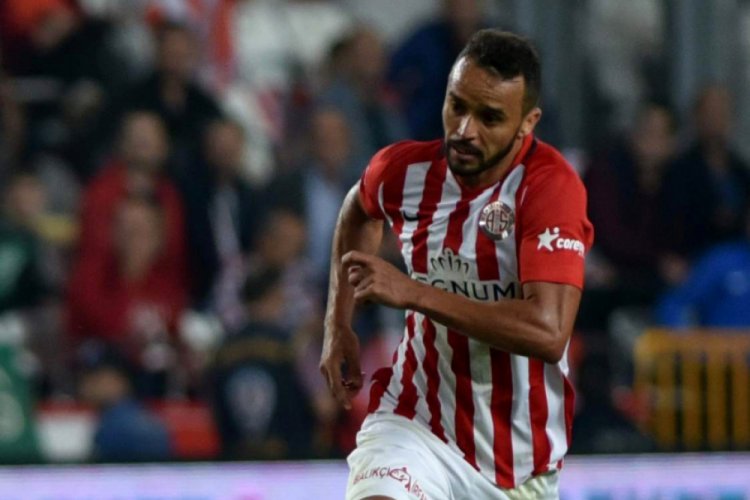 Antalyasporlu Charles, karantinadan dolayı &uuml;lkesinden d&ouml;nemedi