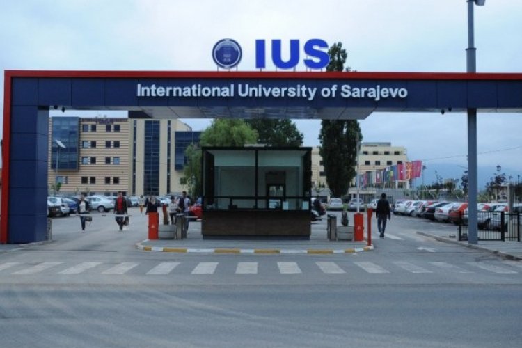Saray Bosna'da okuyan T&uuml;rk &ouml;ğrencilerden "Evinde kal" mesajı