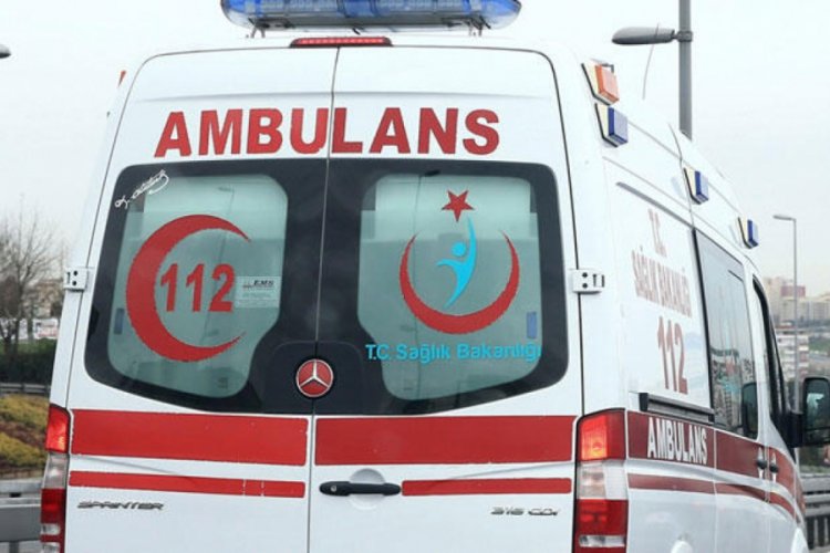 Cinnet getiren bir kişi eşiyle kızını vurdu!