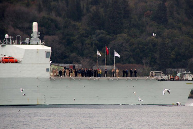 NATO savaş gemileri İstanbul Boğazı'ndan ge&ccedil;ti