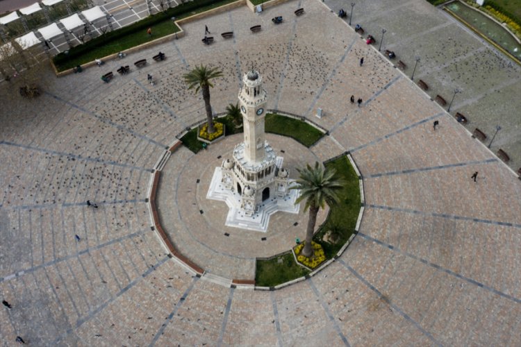 İzmir'de boş kalan meydan ve alanlar havadan g&ouml;r&uuml;nt&uuml;lendi