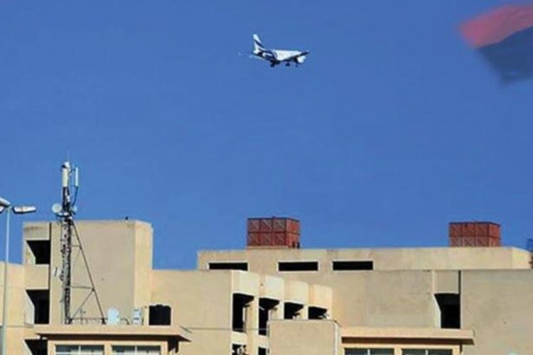 Mitiga Havalimanı'ına d&uuml;zenlenen saldırıda 2 kişi &ouml;ld&uuml;