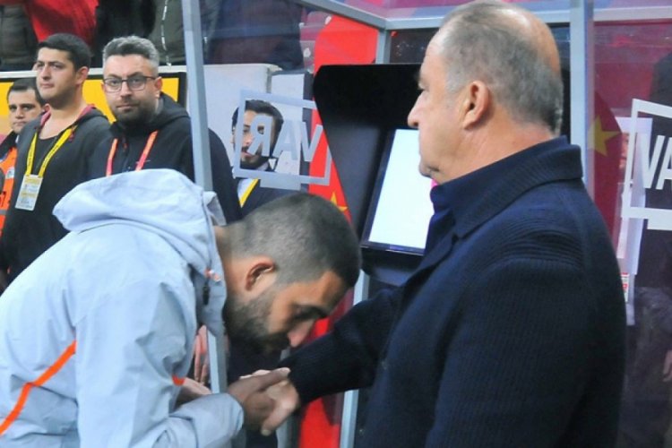 Arda Turan: Onun vazge&ccedil;meme azmi, bu hastalığın da &uuml;stesinden gelecektir