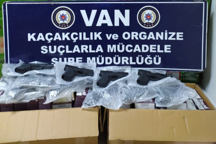 Van'da 65 kurusıkı tabanca ele ge&ccedil;irildi