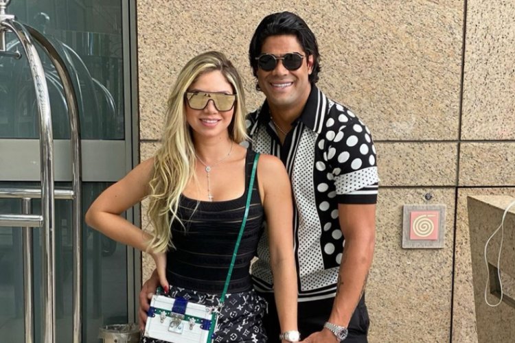 Yıldız futbolcu Hulk eski eşinin yeğeniyle evlendi
