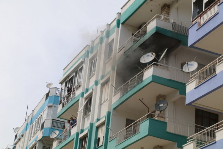 Dairede &ccedil;ıkan yangın panik yarattı