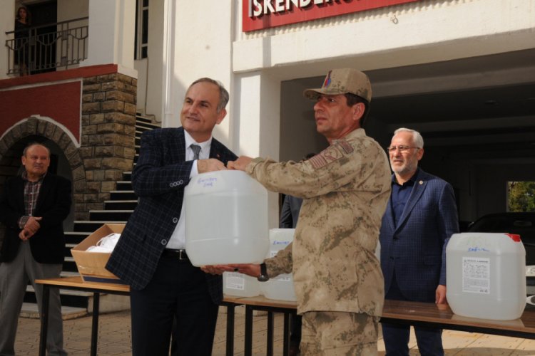 &Uuml;retilen maske ve dezenfektanlar Mehmet&ccedil;iğe g&ouml;nderilecek