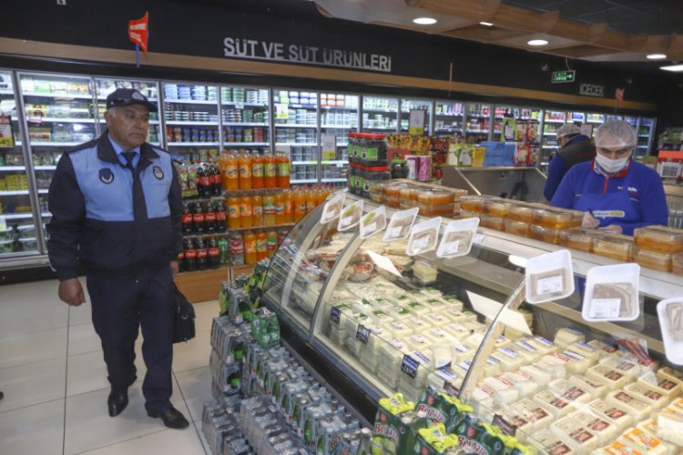 Zabıtalar korona vir&uuml;s tedbirleri &ccedil;er&ccedil;evesinde marketleri denetledi