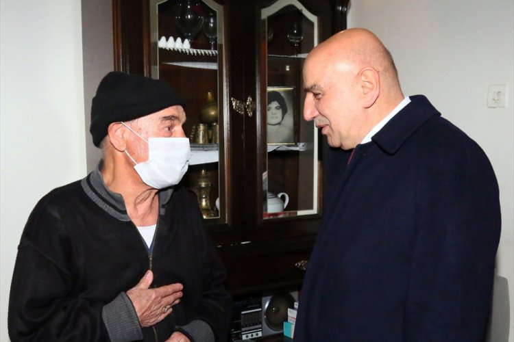 Sosyal medyada rencide edilen yaşlı adama destek