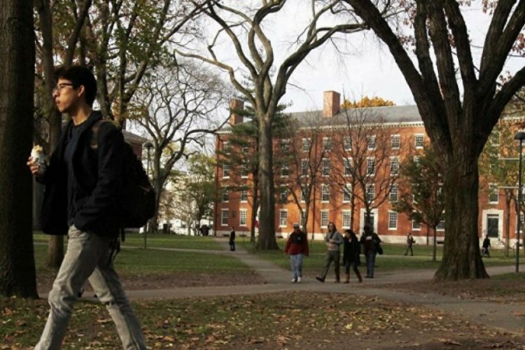 Harvard &Uuml;niversitesi'nin rekt&ouml;r&uuml; ve eşi koronavir&uuml;se yakalandı