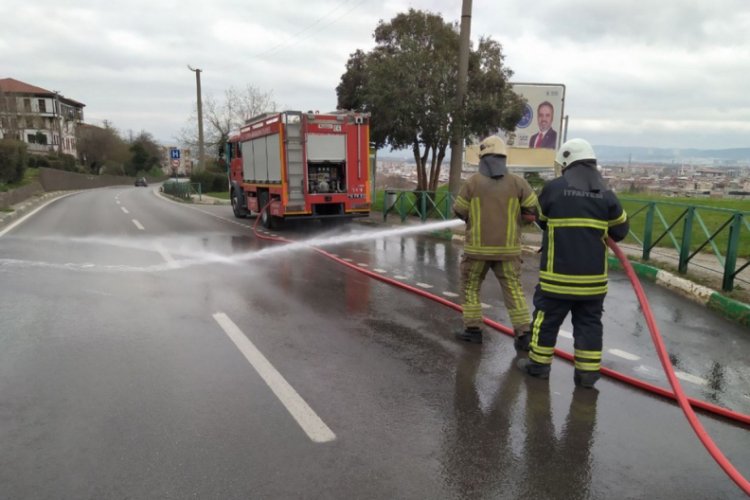 Bursa'da cadde ve sokaklara 'covid-19' temizliği