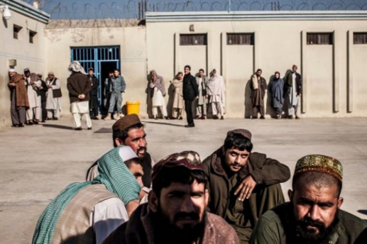 Afganistan'da Kovid-19 nedeniyle 10 bin mahkum serbest bırakılacak