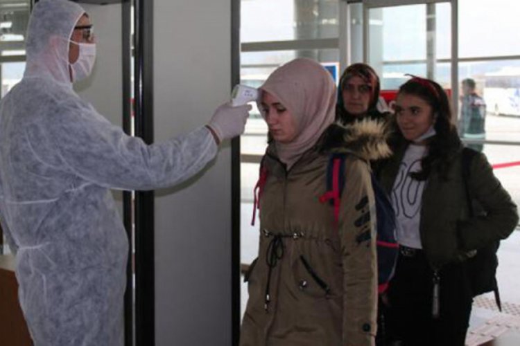 Terminale gelen yolcuların ateşi &ouml;l&ccedil;&uuml;l&uuml;yor