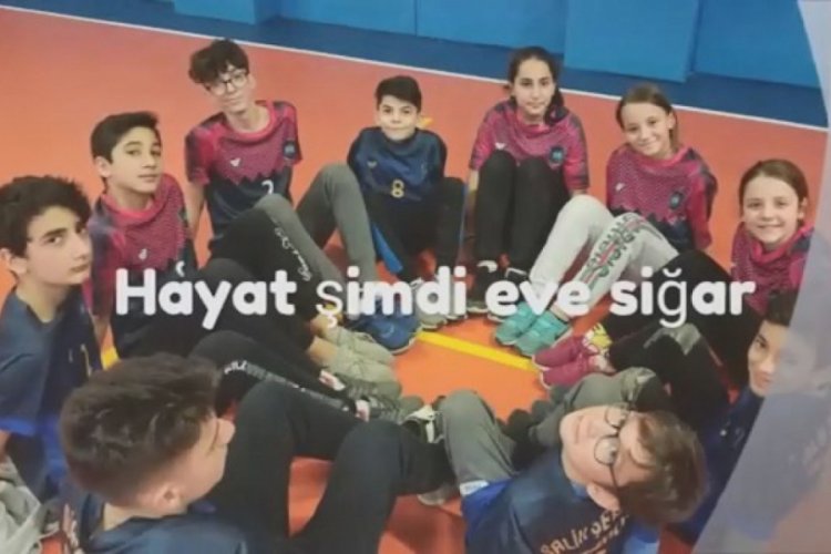 Bursa'da &ouml;ğretmenler &ouml;ğrencilere 'Evde Kal' &ccedil;ağrısı yaptı