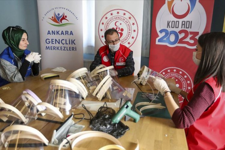 Gen&ccedil;lik merkezlerinde g&uuml;nl&uuml;k 40 bin korumalı maske &uuml;retilecek