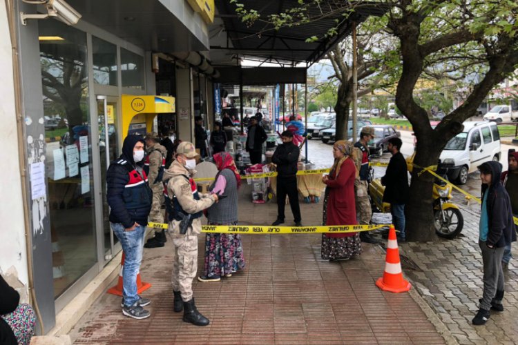Jandarmadan sosyal mesafeyi korumayanlara 'dubalı' &ouml;nlem