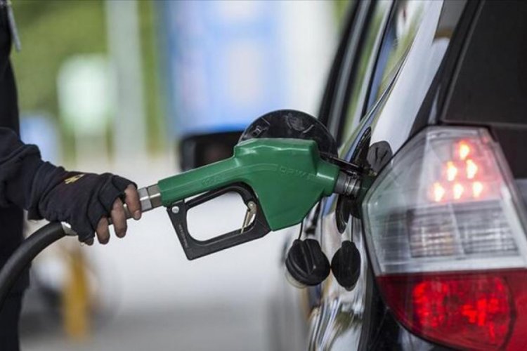 Benzine beklenen zam geldi!