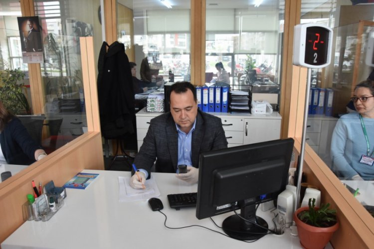 Akhisar Belediye Başkanı Dutlulu, hizmet i&ccedil;in telefonun başına ge&ccedil;ti