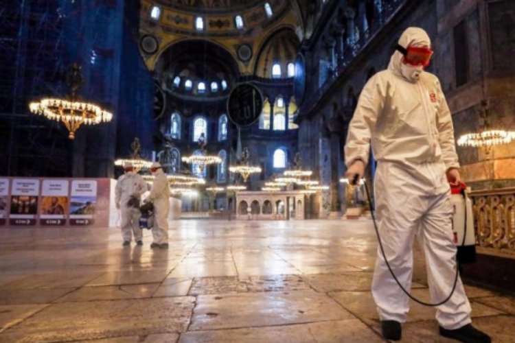 Cemaatle kılınan namazlar yasaklandı