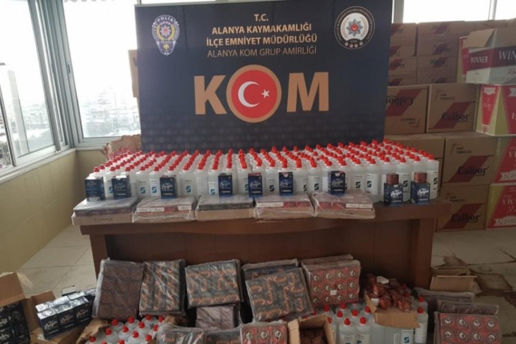 Y&uuml;kl&uuml; miktarda sahte maske ve ka&ccedil;ak akaryakıt ile ge&ccedil;irildi