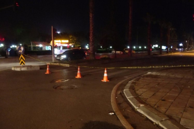 Konyaaltı Sahili &ccedil;ift y&ouml;nl&uuml; ara&ccedil; trafiğine kapatıldı