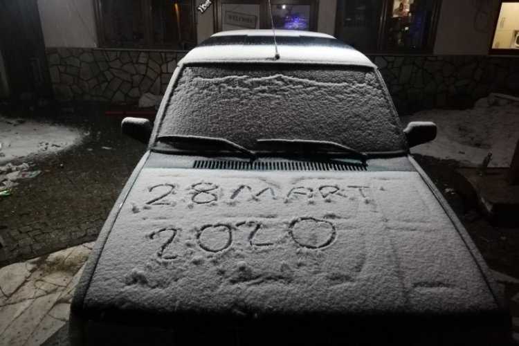 Bursa Uludağ'da kar sürprizi