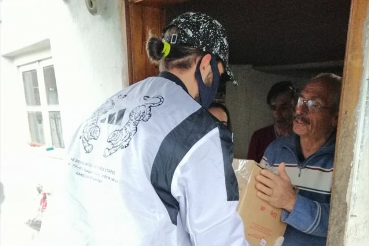 Yusuf Yazıcı'dan ihtiya&ccedil; sahiplerine gıda yardımı