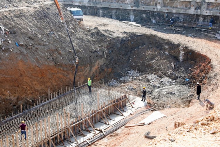 Bursa'da Yıldıztepe'nin temel betonu d&ouml;k&uuml;ld&uuml;