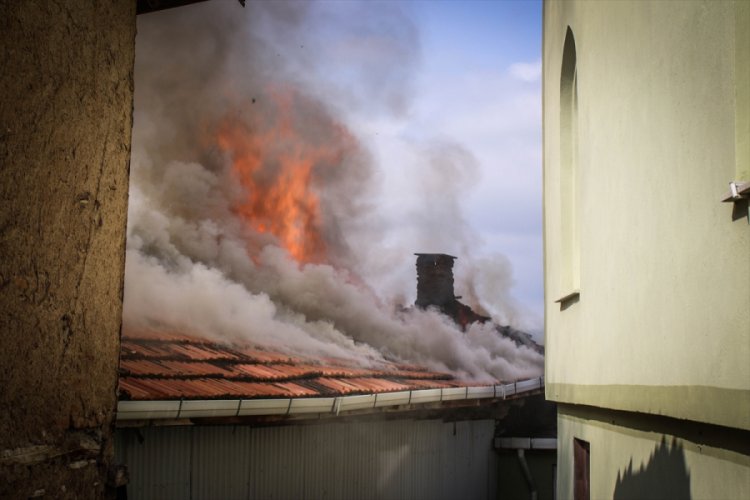 Kütahya�da tek katlı ahşap ev yandı Güncel Haberler