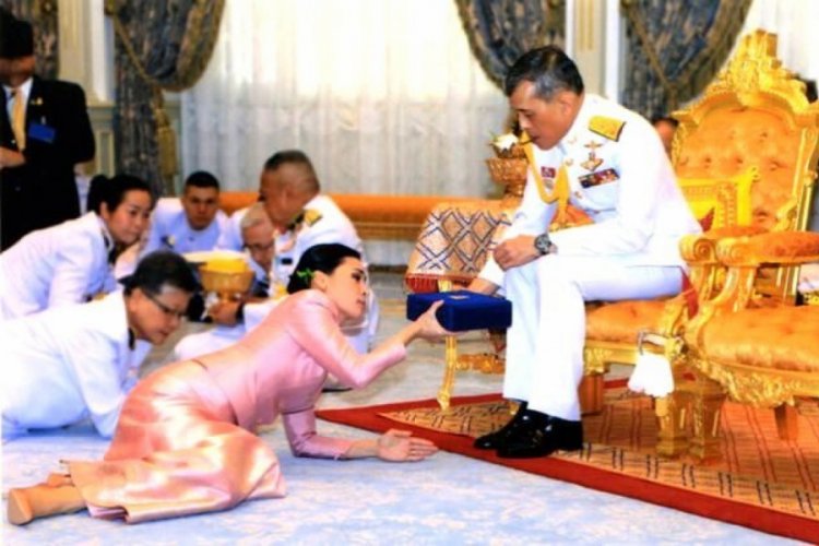 Tayland Kralı, otel kapatıp haremiyle karantinaya &ccedil;ekildi