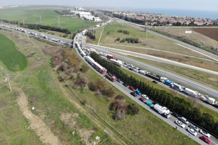 D-100 Karayolu'nda uzun kuyruklar oluştu