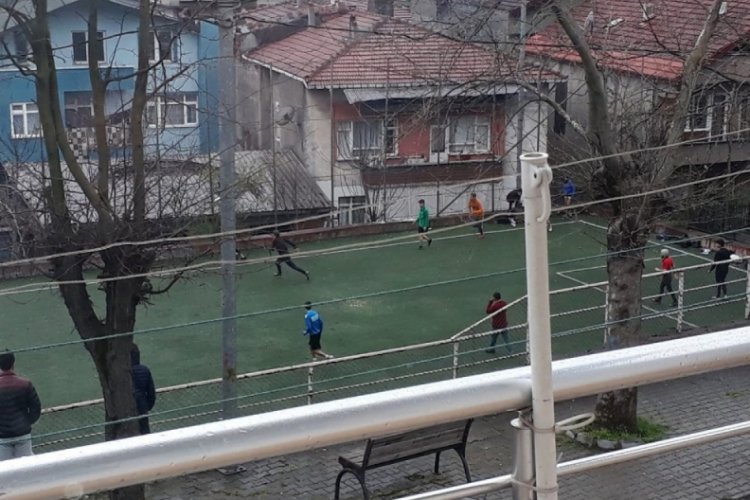 Mahalle ma&ccedil;ı yapan grubu polis engelledi
