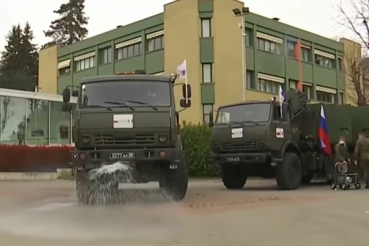 Rus uzmanlar İtalya'da dezenfeksiyon &ccedil;alışmalarına devam ediyor