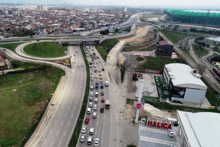 Bursa'da ara&ccedil; kullanımı artınca 2 kilometre kuyruk oluştu!