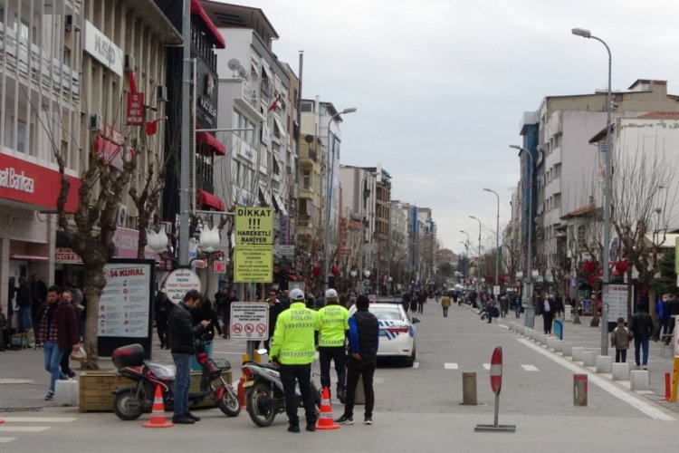 Uşak'ta zorunlu olmadıkça caddeye çıkan vatandaşlara para cezası kesilecek
