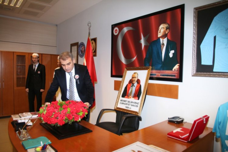 Şehit Savcı Mehmet Selim Kiraz'ın makam odası ve kabri ziyaret edildi