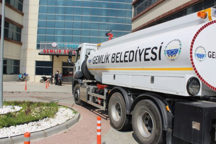 Bursa Gemlik Belediyesi'nden kurumlara dezenfeksiyon desteği