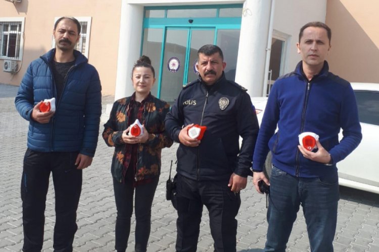 Bursa'da meslek lisesinden emniyete maske desteği