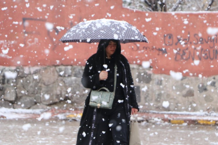 Erzurum'a 1 Nisan karı