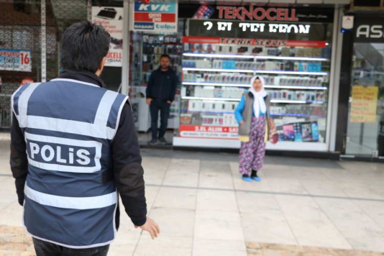 'Evine d&ouml;n' diyen polise 'İyilik ve g&uuml;zellik partisi kuracağım' dedi