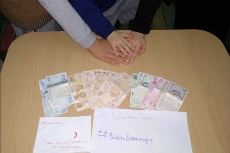 Bursa İneg&ouml;l'de 3 kardeş har&ccedil;lıklarını "Milli Dayanışma Kampanyası"na bağışladı