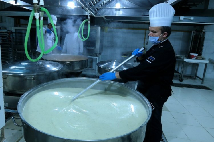Bursa'da her g&uuml;n 2 &ouml;ğ&uuml;n sıcak yemek