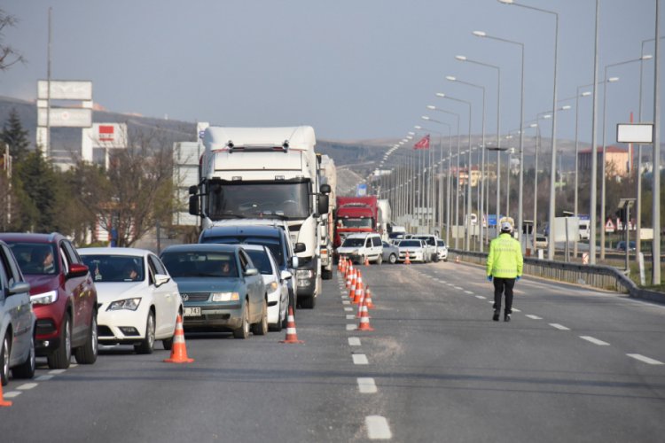 Eskişehir'de 'vir&uuml;s' kontrol kuyruğu