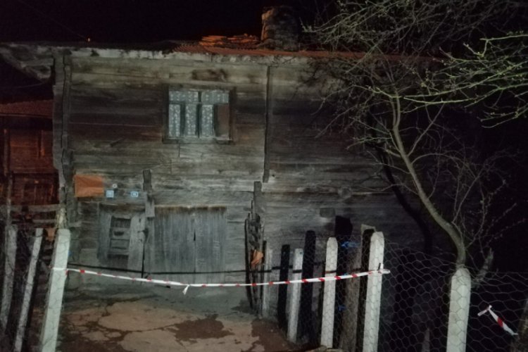 Tartıştığı annesini bı&ccedil;akladı!